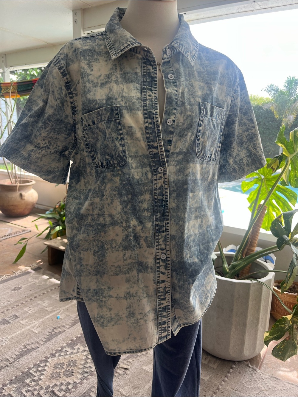 Reba Women’s XL Acid Wash Chambray Short Sleeve Western Shirt - Picture 2 of 9